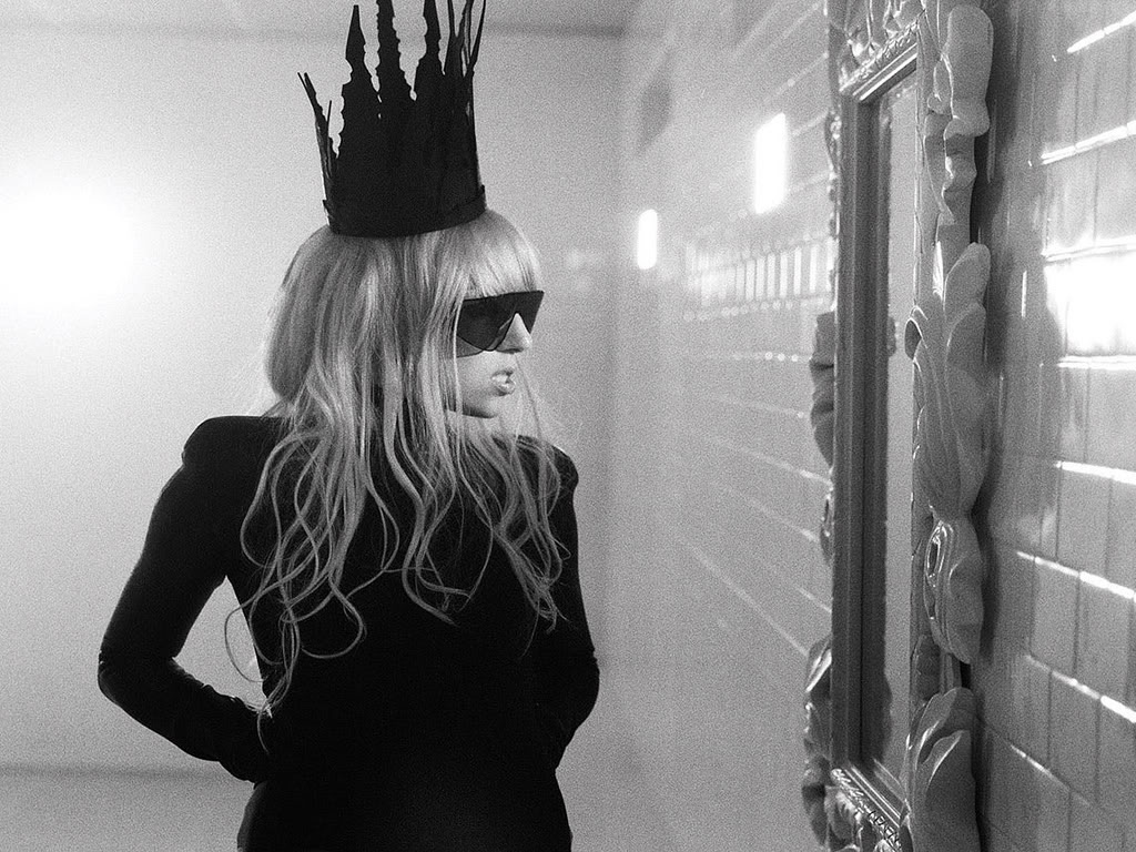 LADY GAGA – Bad Romance