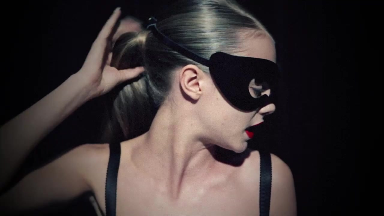 CARA DELEVINGNE – Sings for LOVE