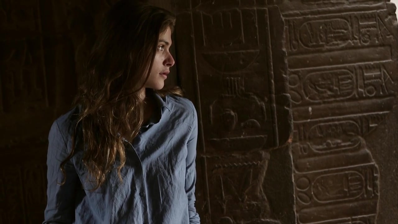 Contour – Elisa Sednaoui