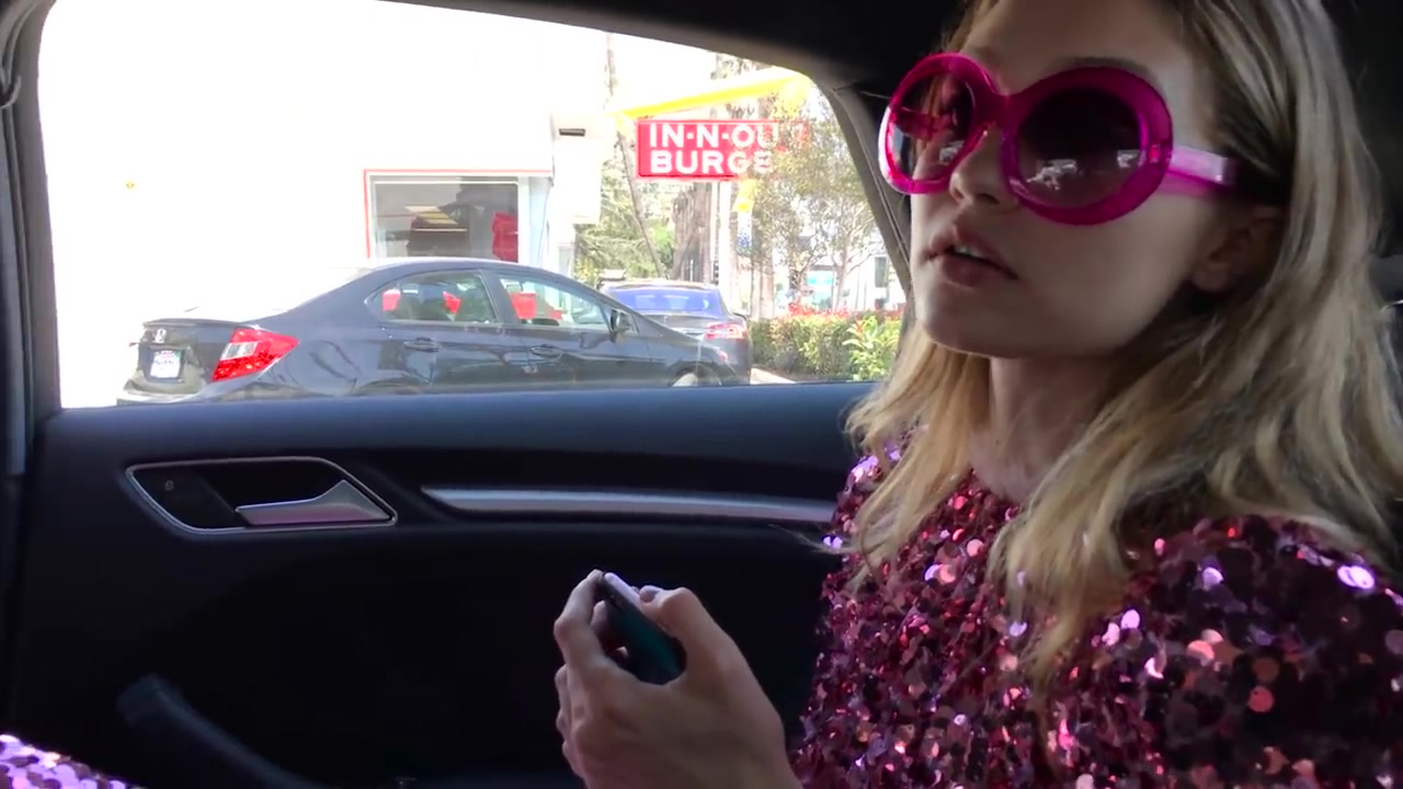 VOGUE : Supermodel Gigi Hadid LA