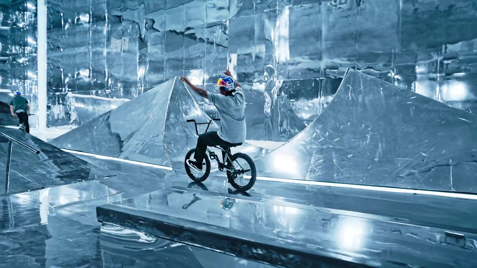 REDBULL – Mirror Park