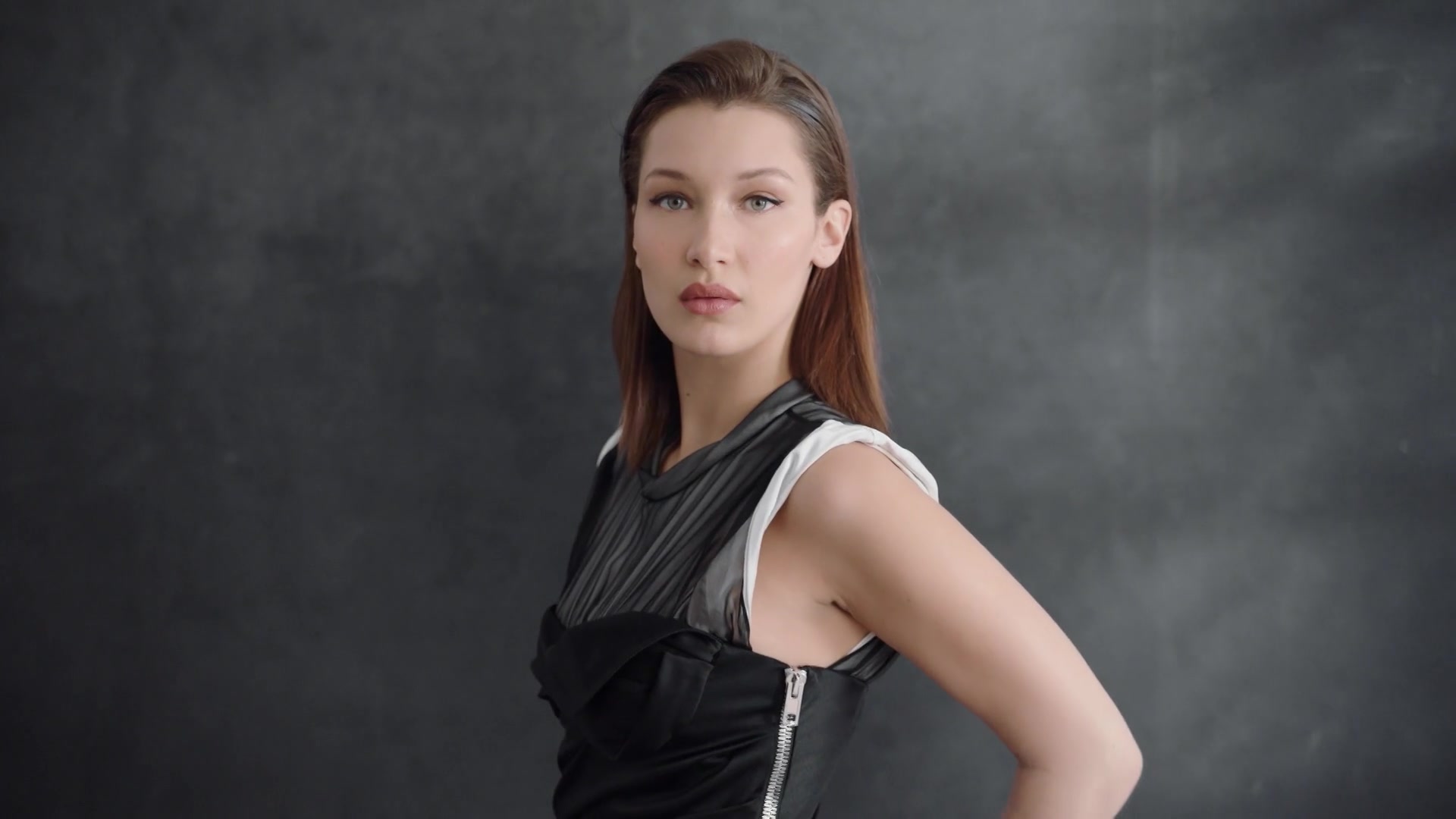 MAGNUM - Bella Hadid